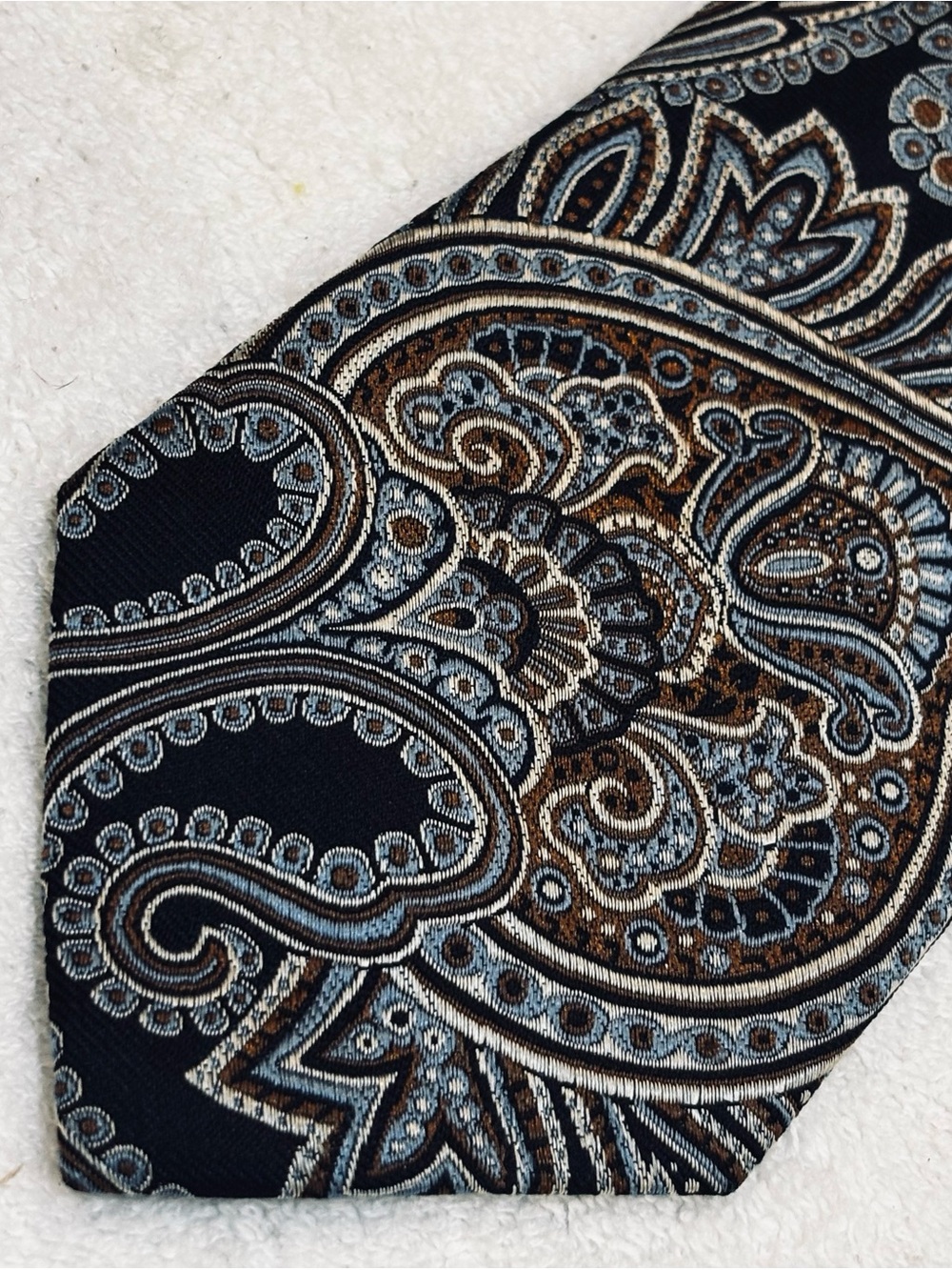 Brand New High Quality Tie By JOS A. BANK (Signature Collection)